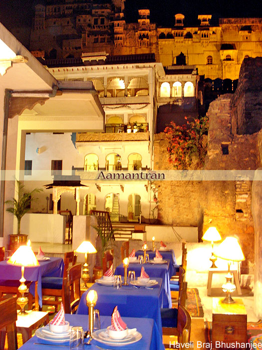 http://www.hotelsrajasthan.net/bundihotels/images/havelibrajbhushanjee8.jpg